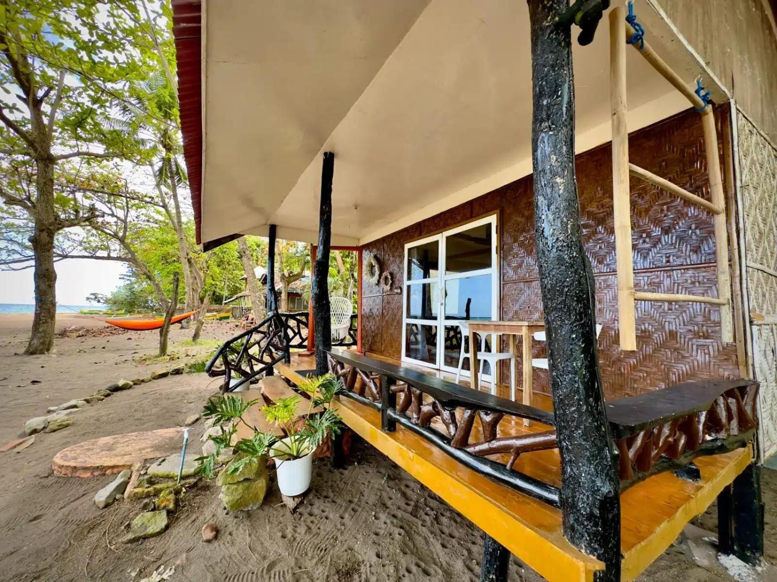 Playa Del Fuego Camiguin Beach Hostel & Resort Мамбахао Экстерьер фото