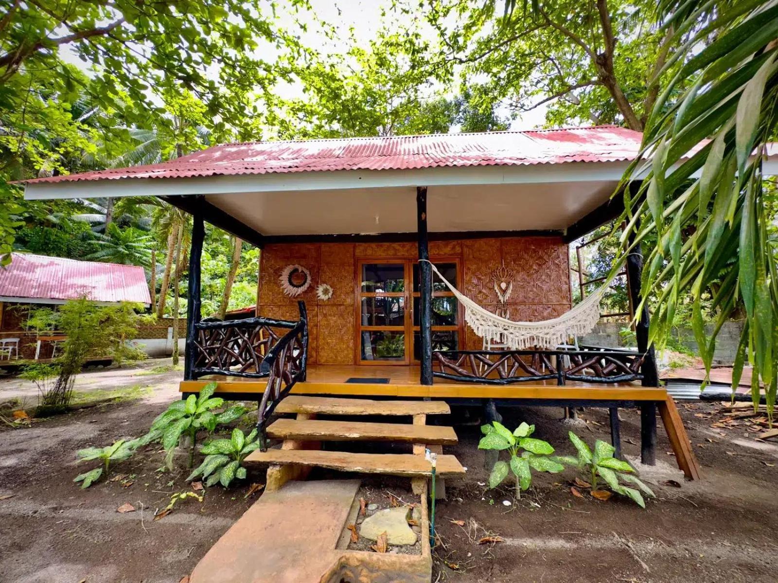 Playa Del Fuego Camiguin Beach Hostel & Resort Мамбахао Экстерьер фото