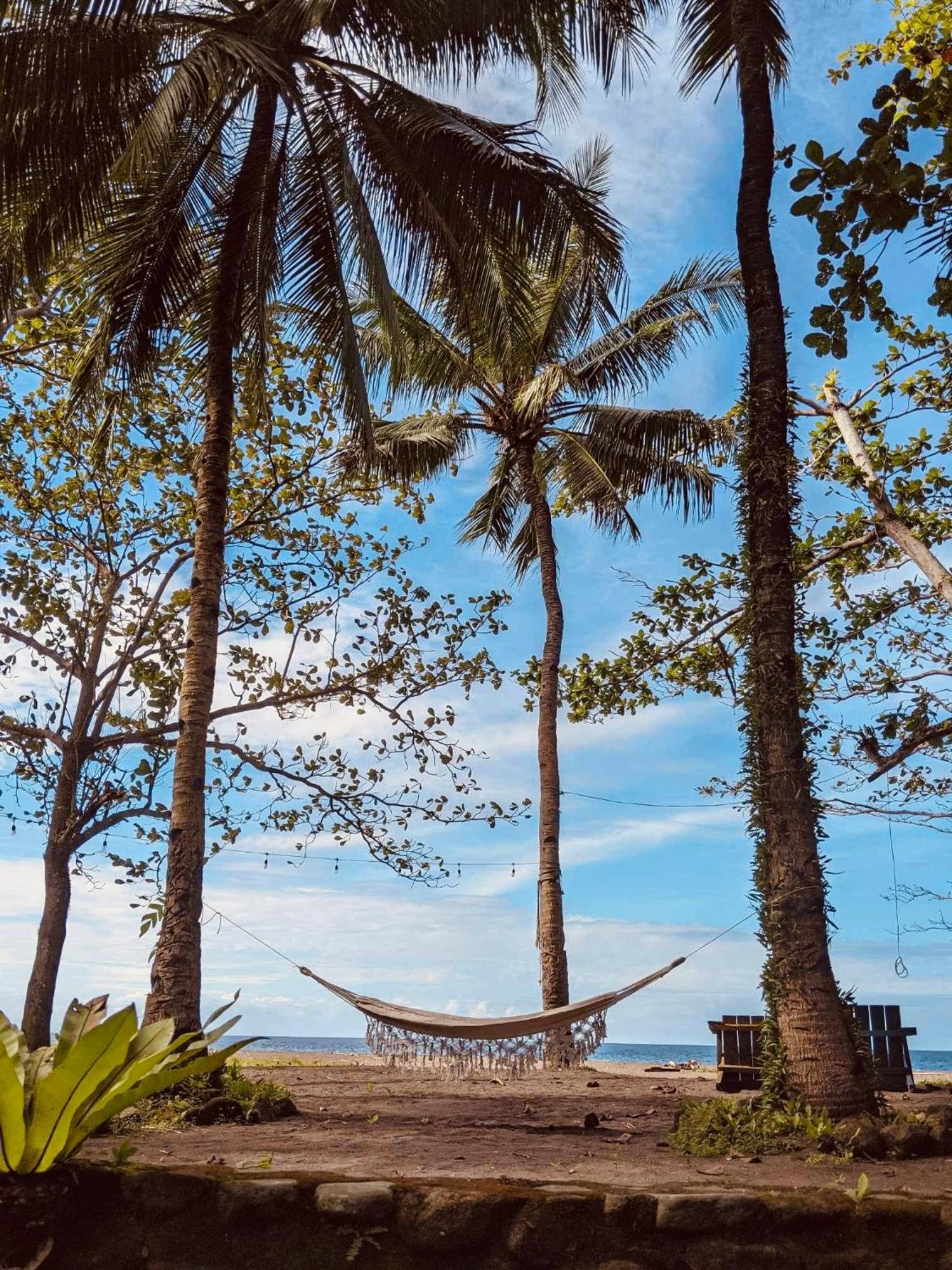 Playa Del Fuego Camiguin Beach Hostel & Resort Мамбахао Экстерьер фото