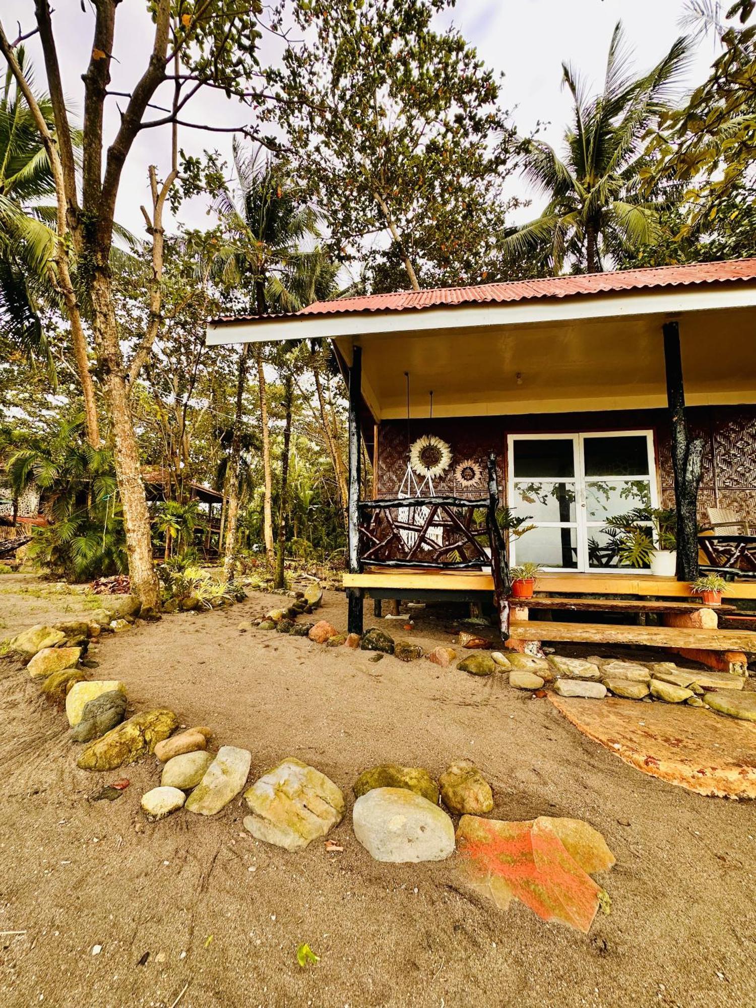 Playa Del Fuego Camiguin Beach Hostel & Resort Мамбахао Экстерьер фото