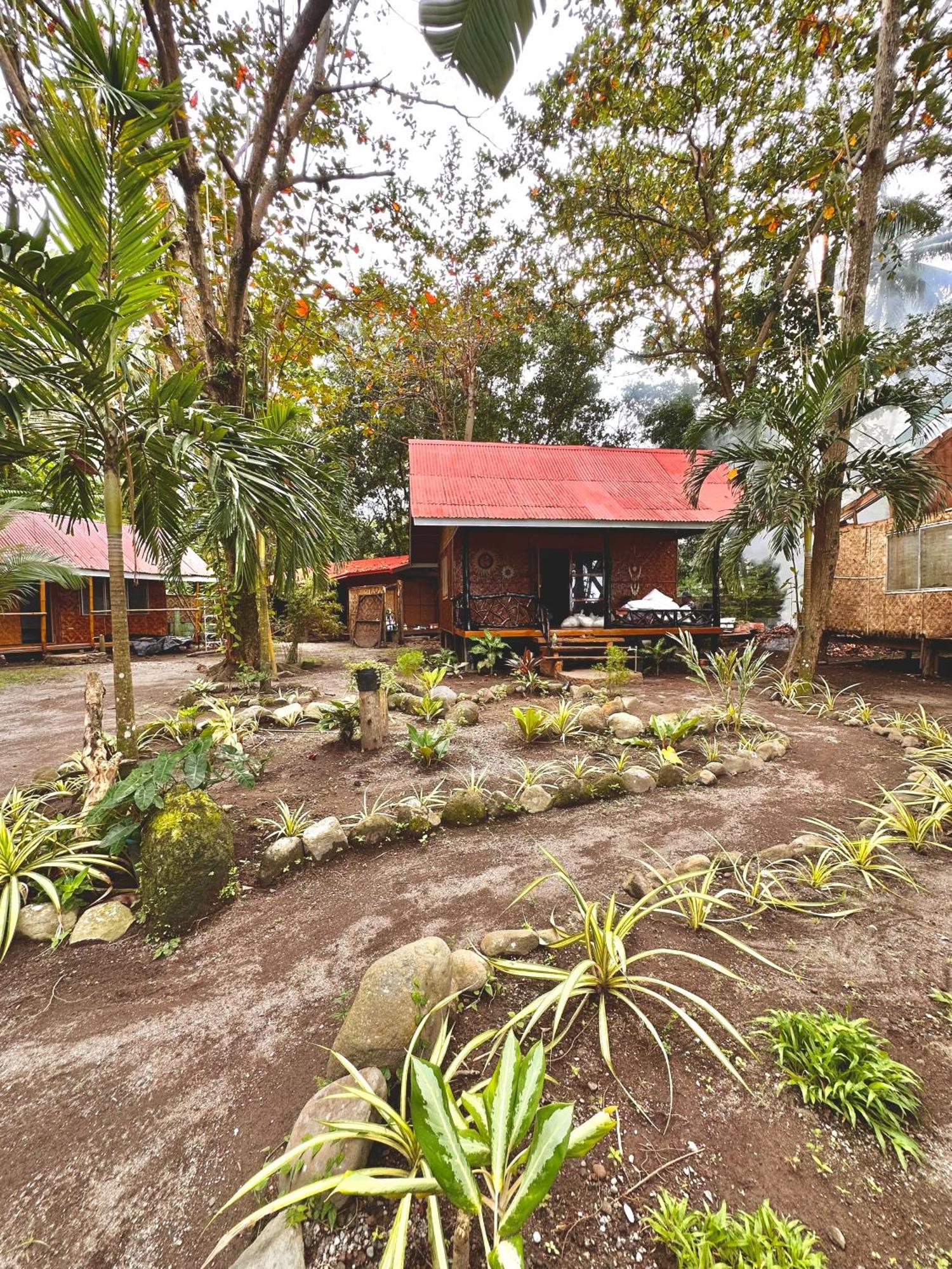 Playa Del Fuego Camiguin Beach Hostel & Resort Мамбахао Экстерьер фото