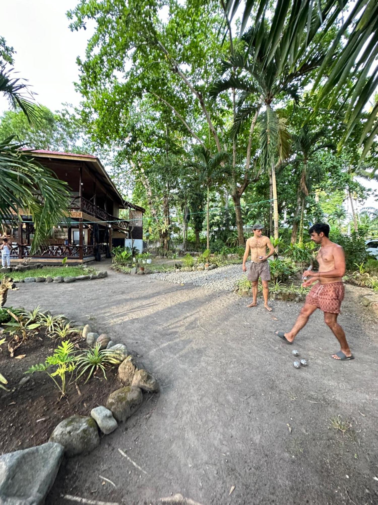 Playa Del Fuego Camiguin Beach Hostel & Resort Мамбахао Экстерьер фото